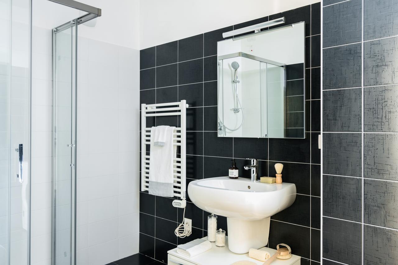 Joivy Sunny 1-Bed Flat With Balcony Appartement Milaan Buitenkant foto