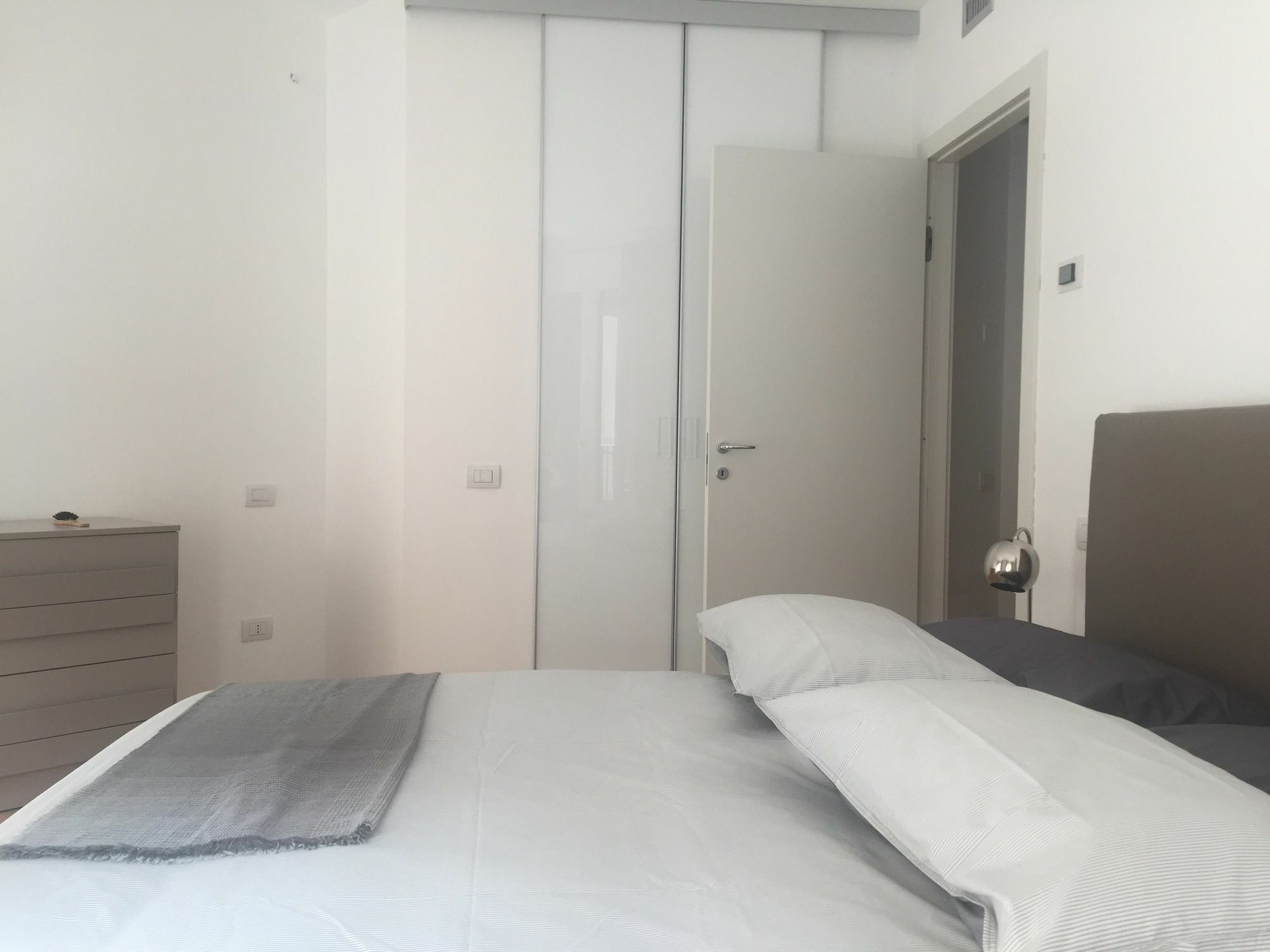 Joivy Sunny 1-Bed Flat With Balcony Appartement Milaan Buitenkant foto